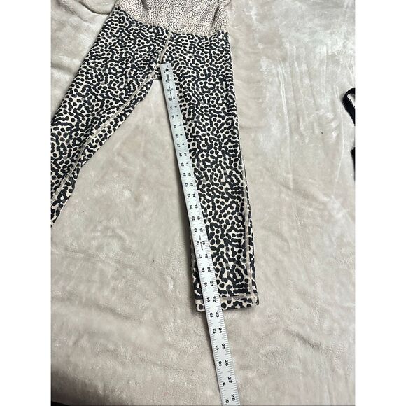 Lululemon Maternity Leggings Sz 4 White Blue Groove Flare Athletic Animal Print - Picture 7 of 7